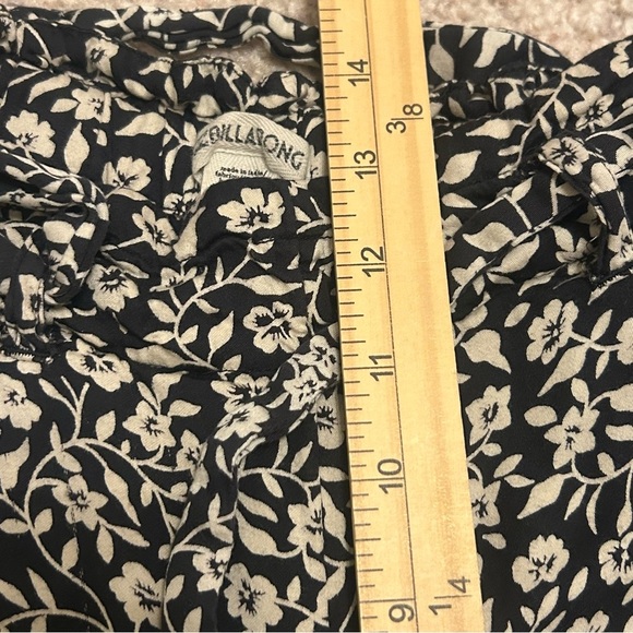 Billabong Black and Cream Wide Leg Floral Pants Small - Picture 7 of 7